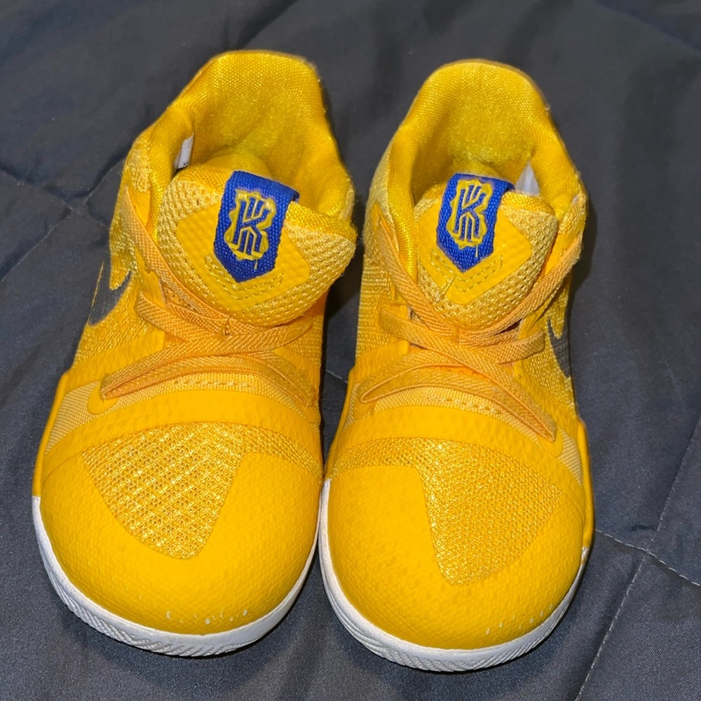 Nike Kyrie Children's Sneakers size 8c